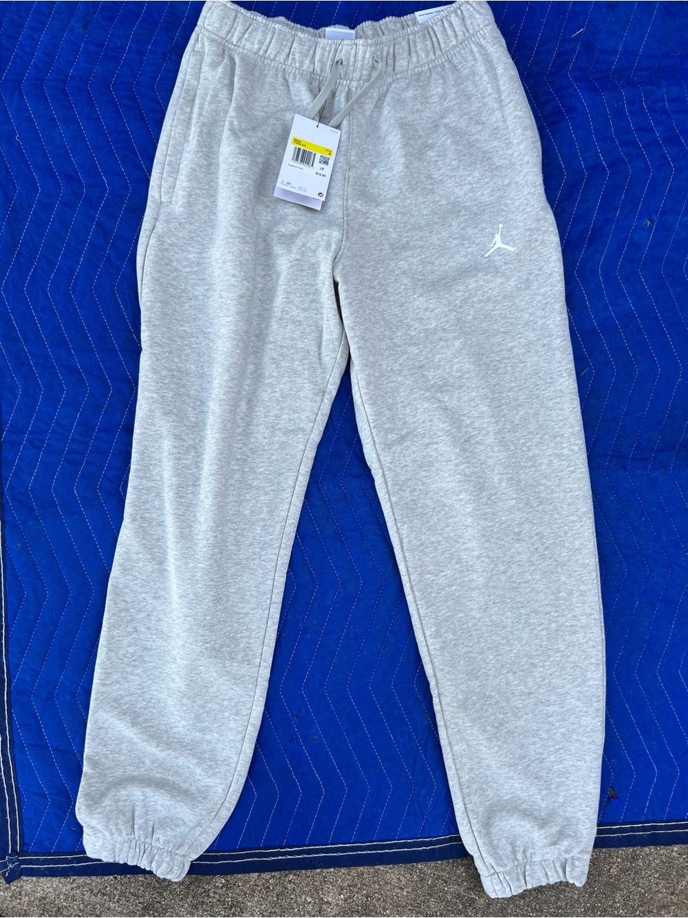 Jordan mens Light Gray Fleece Joggers with White Jumpman